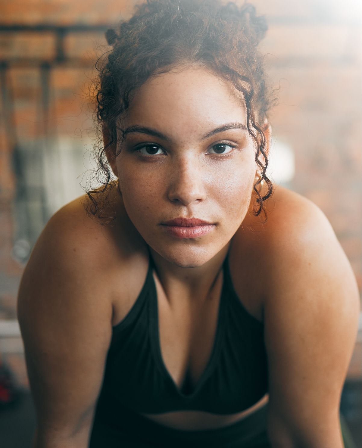 Dallas HBOT model looking confidently at the camera.